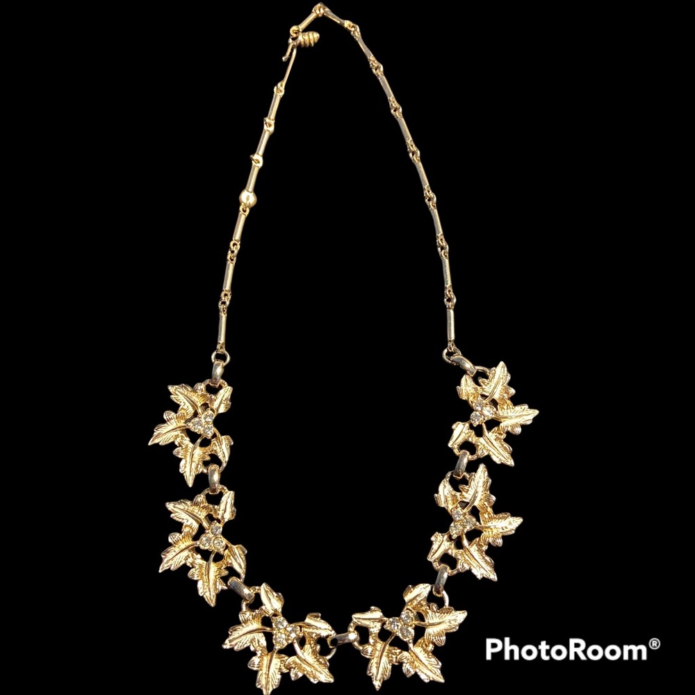 Vintage Gold 16” Flower W/Crystals Motif Necklace